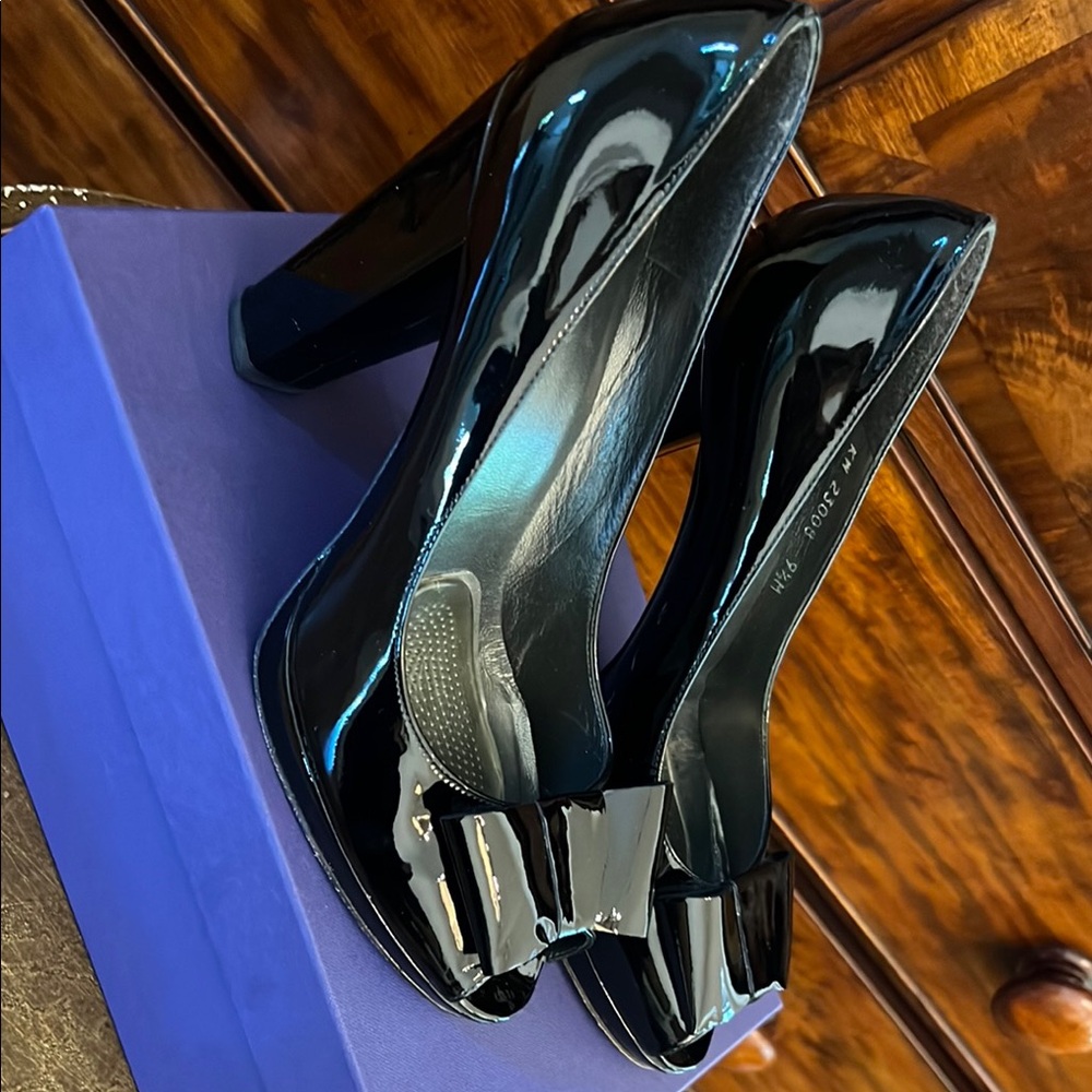 Stuart Weitzman Black Patent Bow Block-Heel Pumps with Rounded Toe